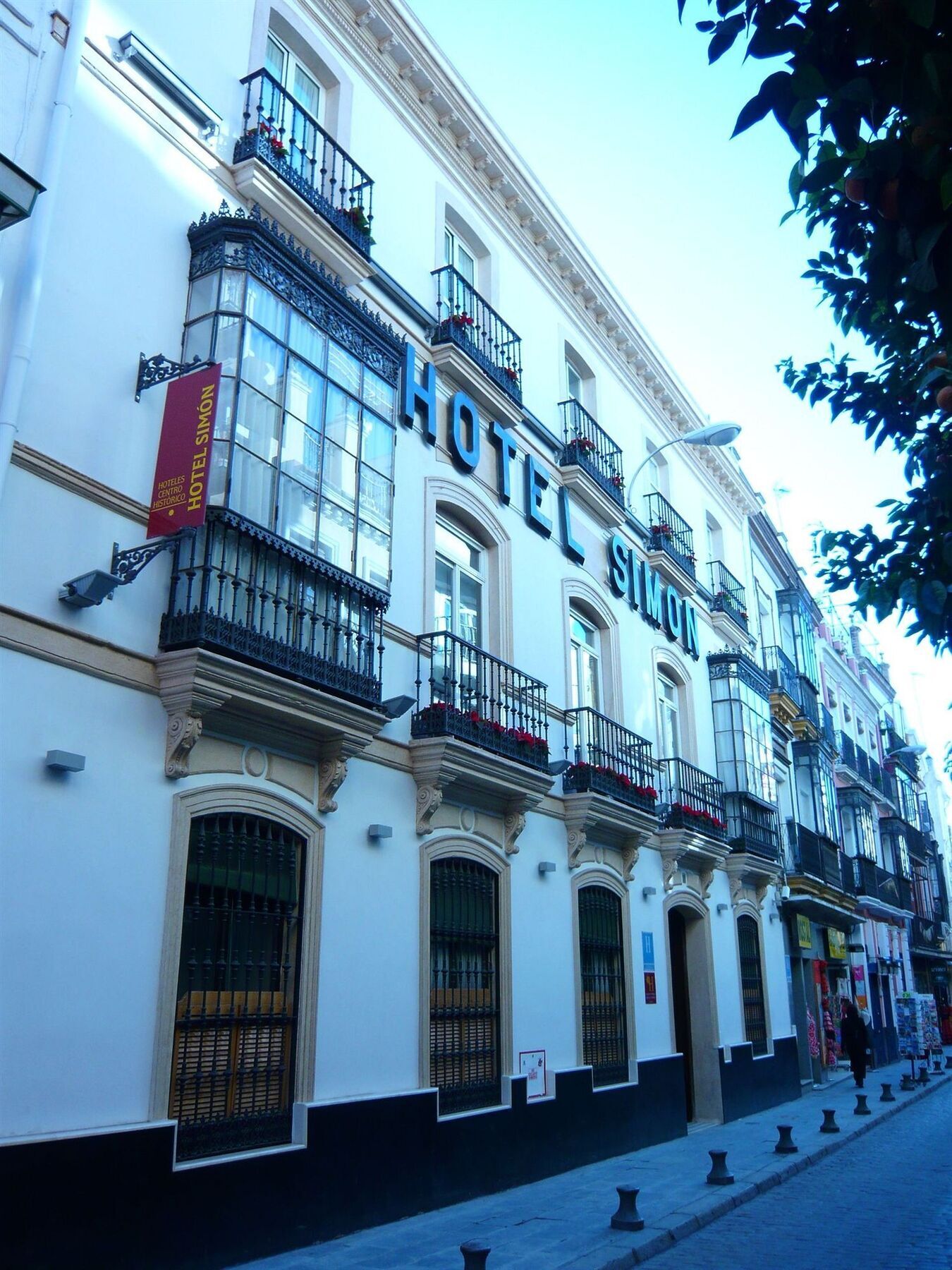 Simon Hotel